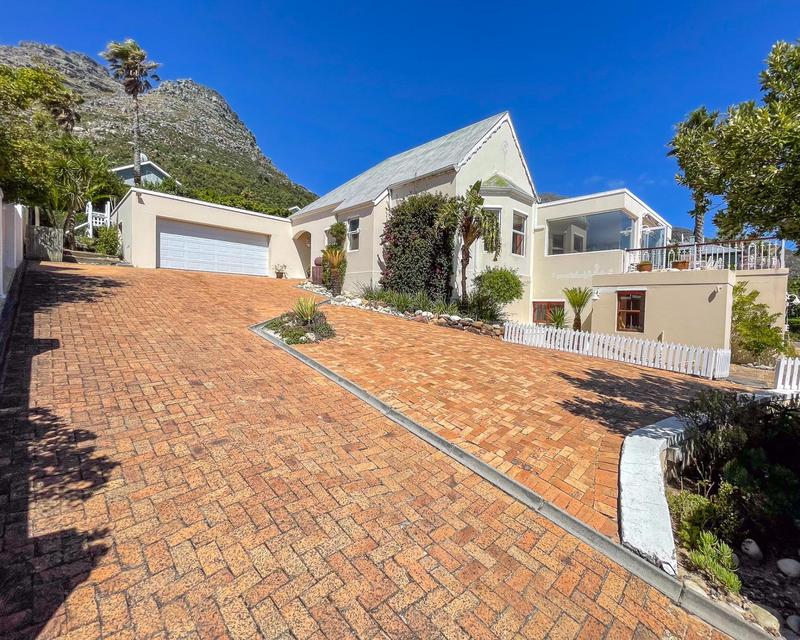 To Let 4 Bedroom Property for Rent in Hout Bay Western Cape